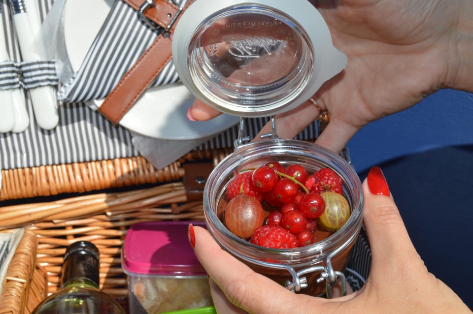 Freischütz Picnic Basket With Local Products - Good To Know