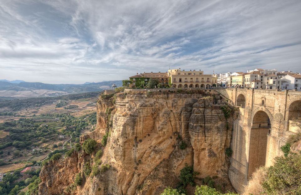 From Seville: Private Transfer to Granada With Tour of Ronda - Key Points