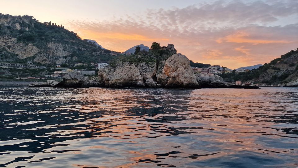 GROUP SUNSET BOAT TOUR IN TAORMINA WITH APERITIF - Key Points