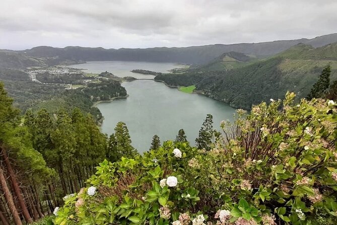 Guided Visit to the Crater and Volcano of Lagoa Das Sete Cidades - Key Points