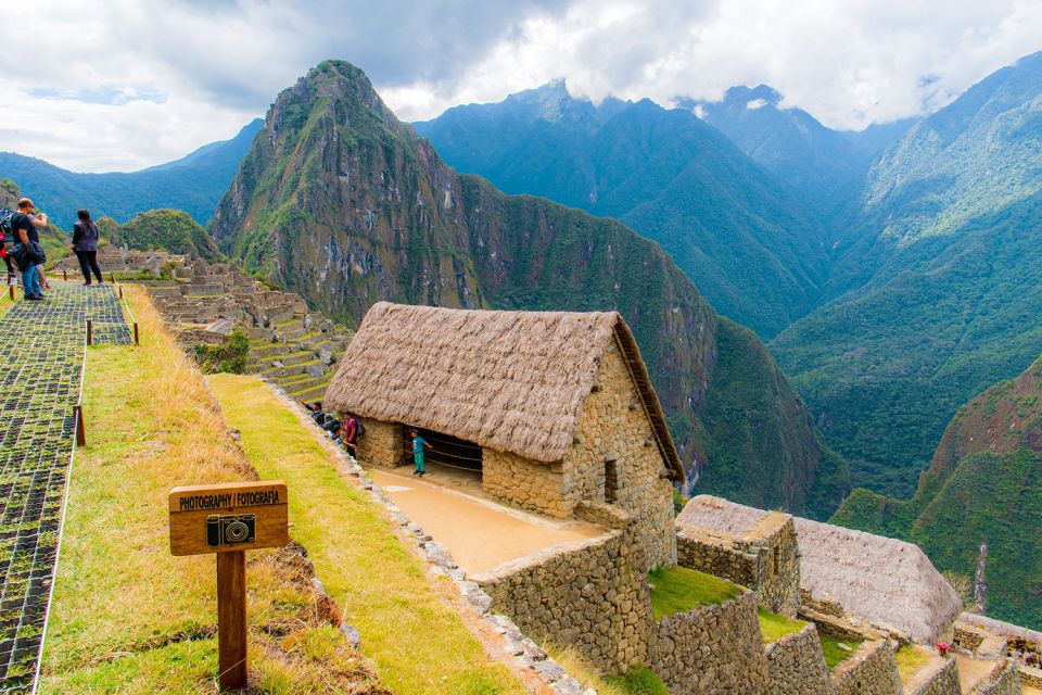 From Machu Picchu: Private Tour Guide & Bus Ticket - Guided Tour Experience