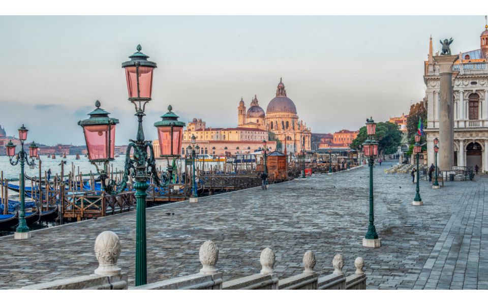 Venice: Early Morning Guided Tour to Escape the Crowds - Unique Tour Experience