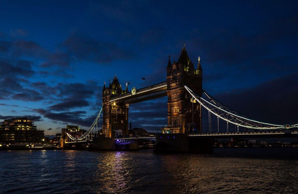 London Bridges Night Time Light Private Tour - Key Points