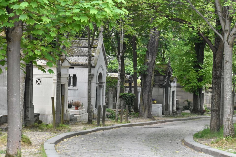 Paris: LGBTQ+ Tour of Père Lachaise Cemetery - Key Points