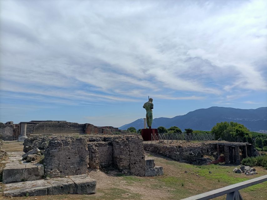 Pompeii: Small-Group Guided Tour With Skip-The-Line Entry - Key Points