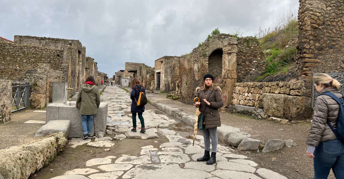 Pompeii: Small-Group Guided Tour With Skip-The-Line Ticket - Key Points