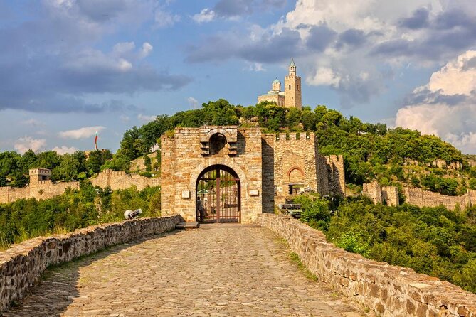 Private Day Trip to Bulgaria and Veliko Tarnovo From Bucharest - Key Points