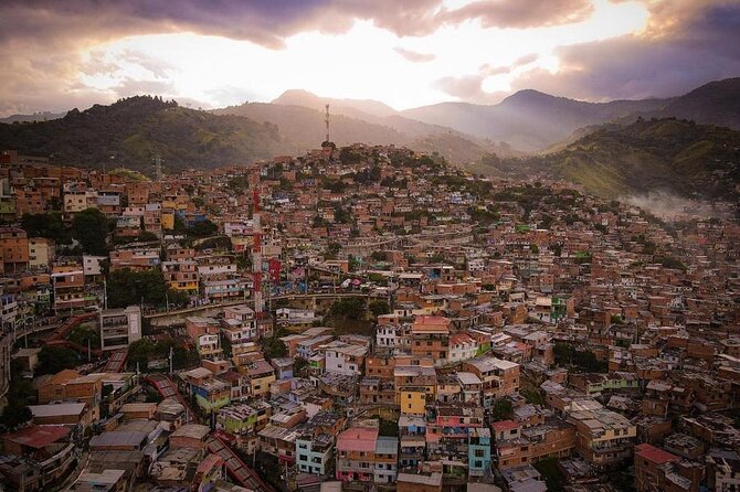 Private Half-Day Tour to Comuna 13 + CableCar Ride! - Key Points