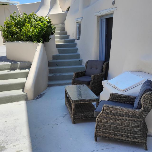 Santorini: Couples Massage W/ Wine, Fruits, and Pool Access - Key Points