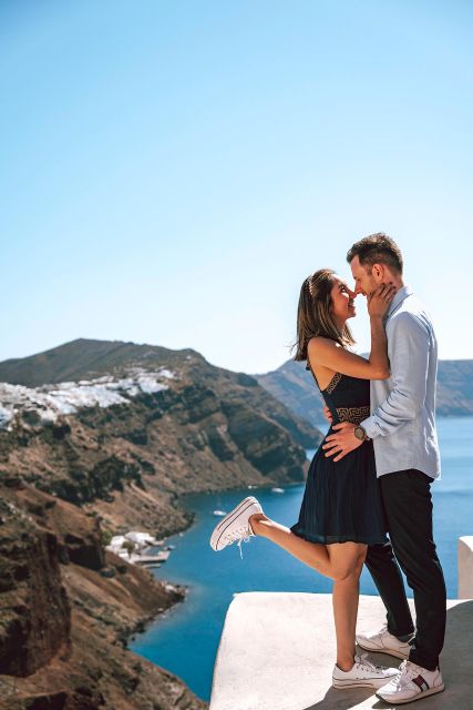 Santorini: Photoshoot in Oia or Imerovigli 30 Edited Photos - Key Points