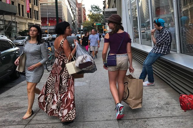 Semi-Private Secondhand + Vintage Fashion Tour in New York City - Key Points