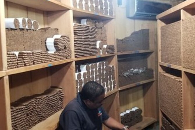 Shopping Tour in Don Lucas Cigar Factory, Rum Tasting, Cocoa Factory, Souvenirs - Tour Overview