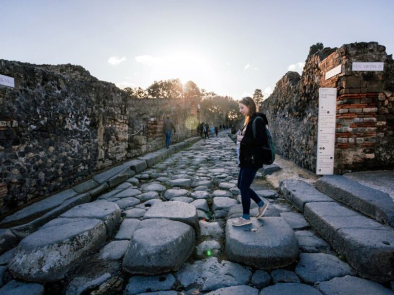 Skip the Line – Pompeii Discovery With Expert Archaeologist