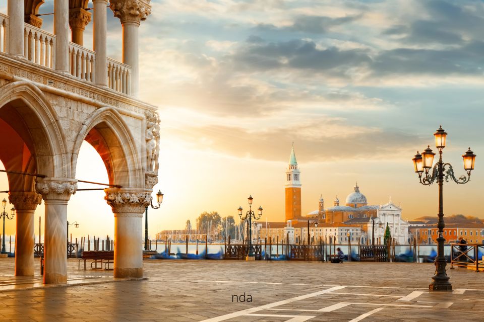 Venice: First Discovery Walk and Reading Walking Tour - Key Points