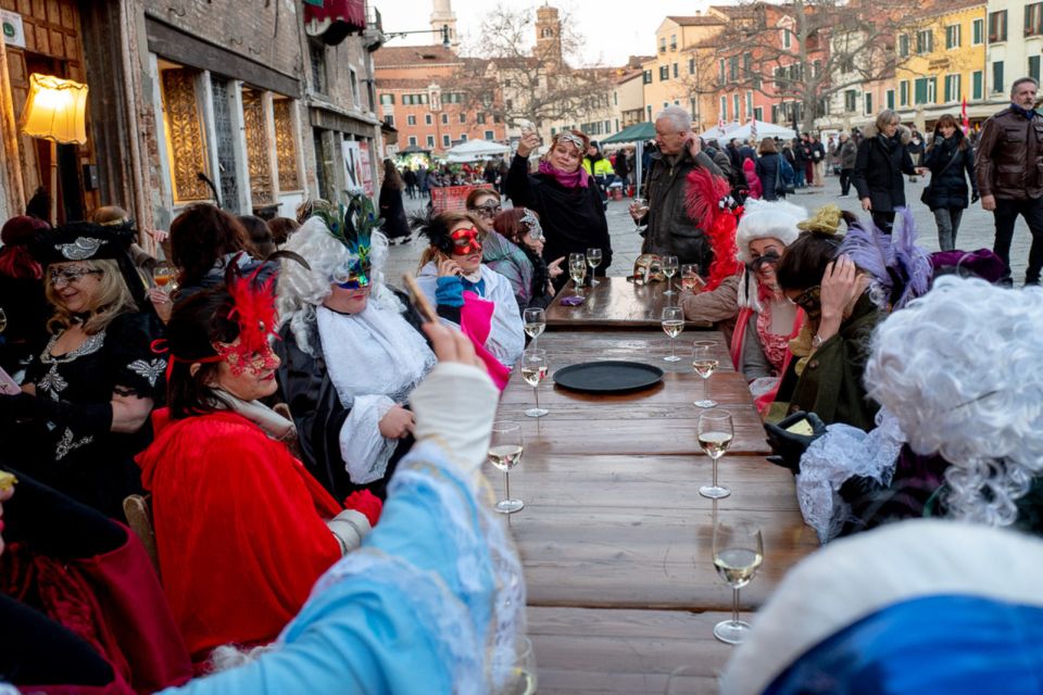 Venice: Venetian Style Carnival Pub Crawl - Key Points