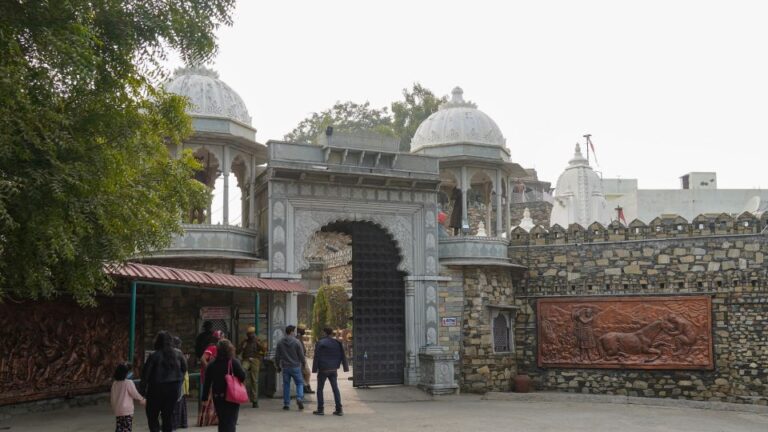 A Day Tour of Nathdwara, Eklingi and Haldighati From Udaipur