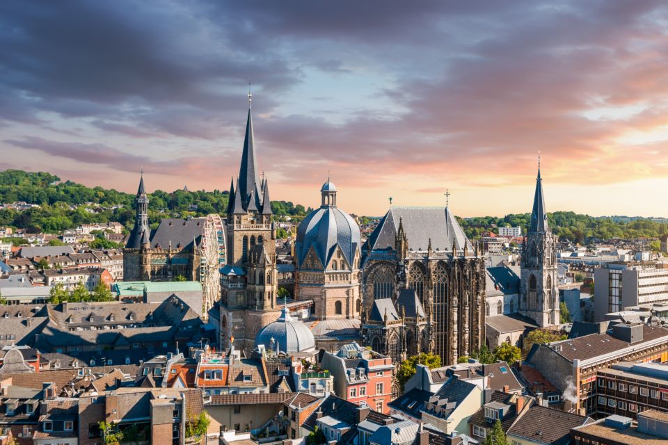 Aachen: First Discovery Walk and Reading Walking Tour - Tour Overview