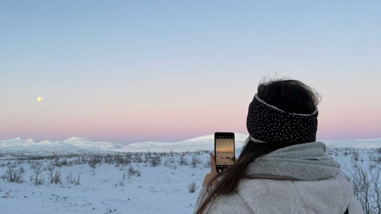 Abisko: Guided Sunrise Morning Hike With Hot Chocolate