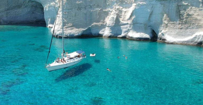 Adamantas: Milos Sightseeing Sailboat Cruise