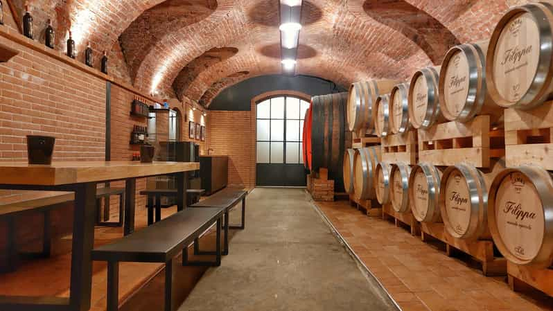 Agliano Terme: Winery Tour and Wine Tasting With Snacks - Winery Tour and Tasting Experience