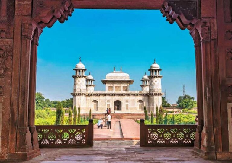 Agra: Private Tour Guide in Agra Full-Day