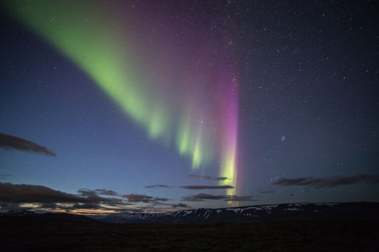 Akureyri: Private Northern Lights Tour With Transfer & Snack