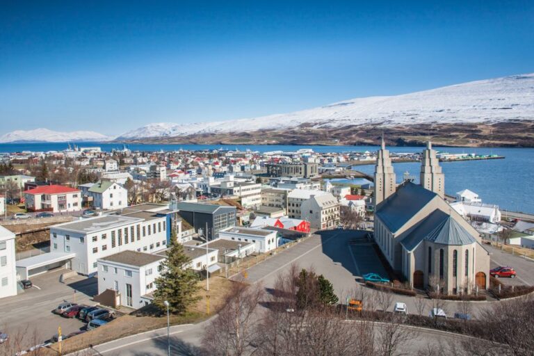 Akureyri: Private Transfer To/From Akureyri Airport