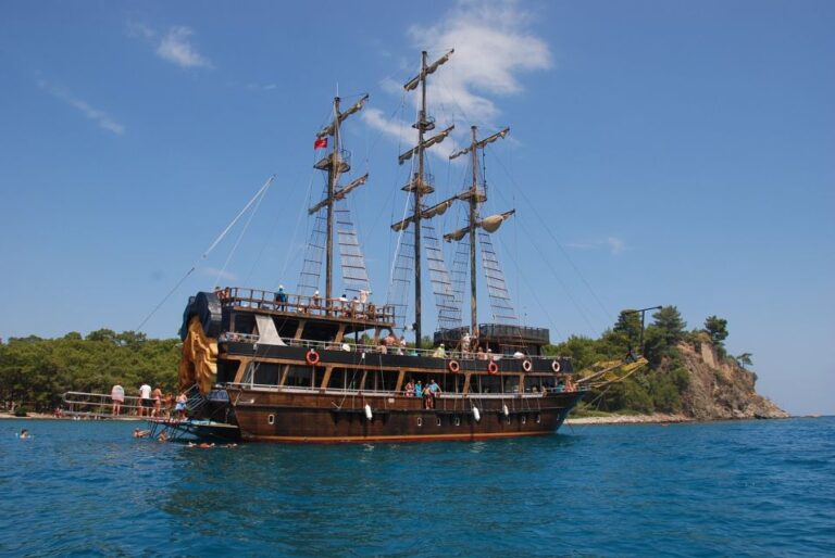 Alanya: Pirate Boat Trip With Meal, Drinks and Pickup Option