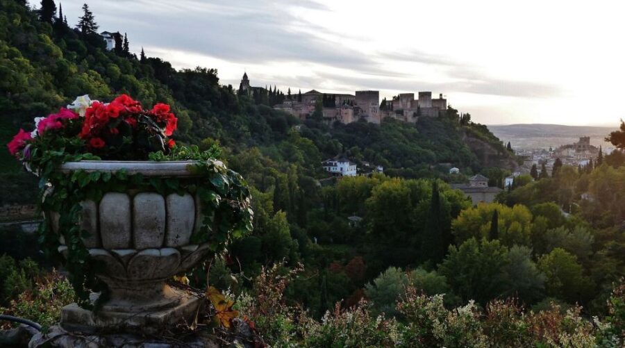 Albayzin and Sacromonte Private Tour at Sunset