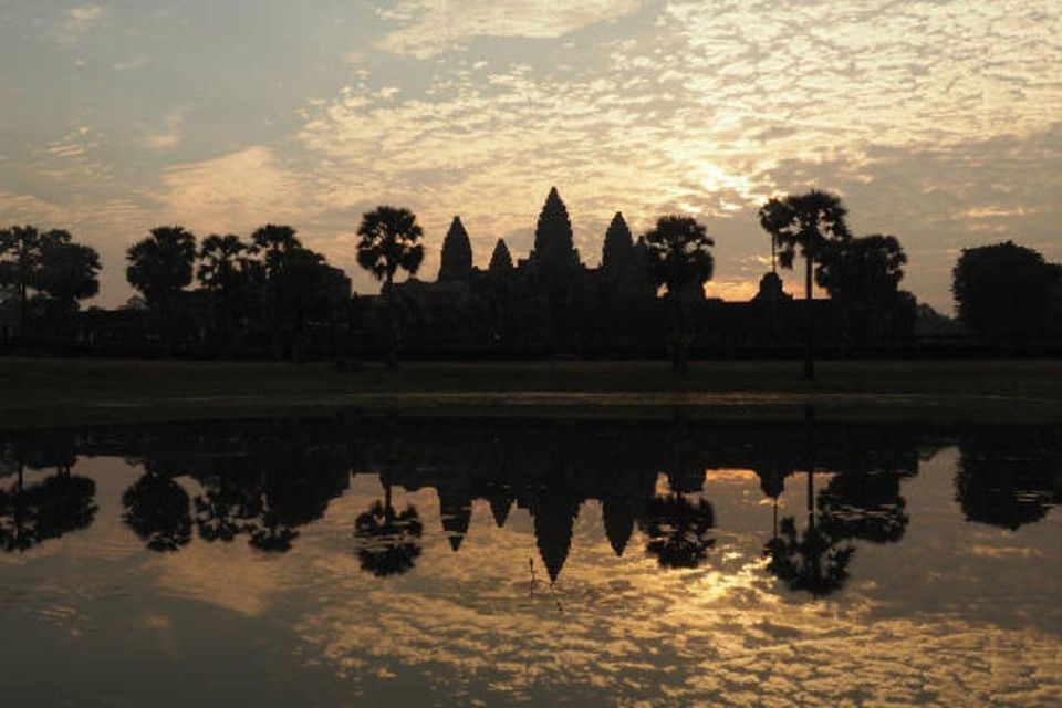 Angkor Wat: Guided Sunrise Bike Tour W/ Breakfast and Lunch - Overview of the Tour