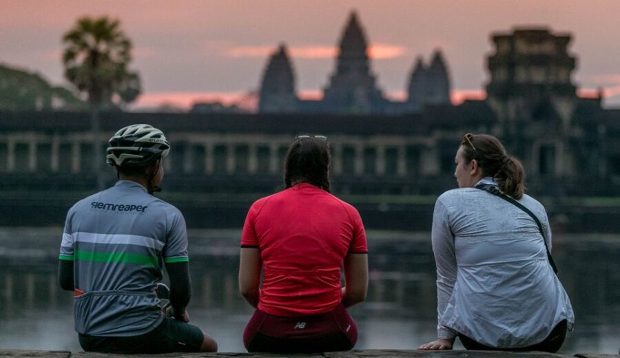 Angkor Wat: Guided Sunrise Bike Tour W/ Breakfast and Lunch