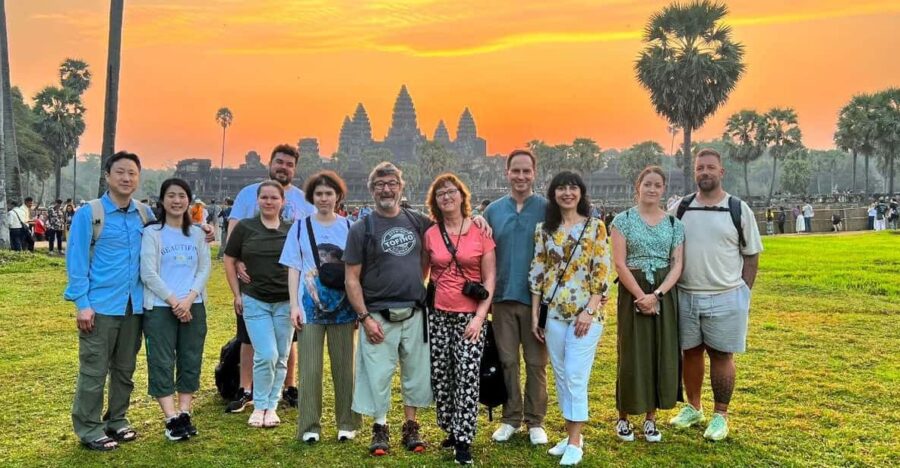 Angkor Wat: Highlights and Sunrise With Spanish Guide