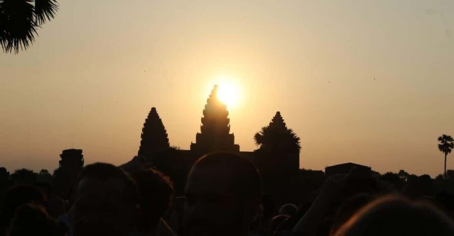 Angkor Wat Sunrise Temple Tour by Shared MiniVan