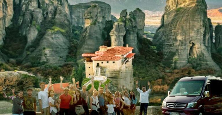 Athens: 2-Day Meteora Tour in Spanish With Guide & Hotel