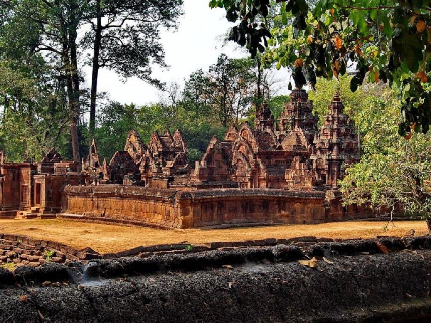 Bantreay Srei (Lady Temple), Kbal Spean and Landmine Museum - Overview of the Tour