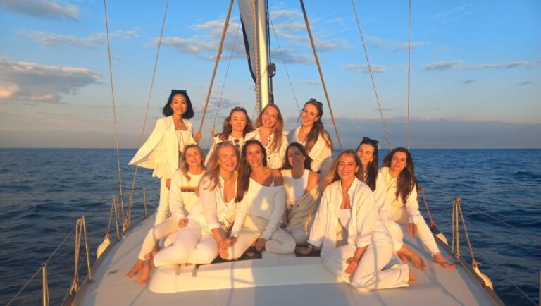 Barcelona: Luxury Private Yacht Cruise