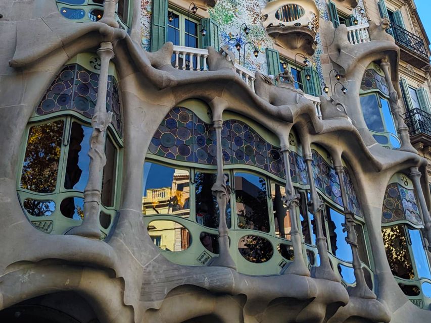 Barcelona: Old Town Private Walking Tour of Past and Present - Tour Overview and Pricing