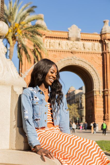 Barcelona: Private Photoshoot at Arc De Triomf