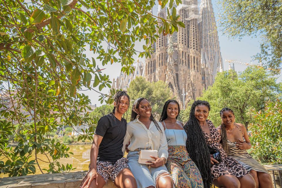 Barcelona: Private Photoshoot at Sagrada Familia - Activity Overview