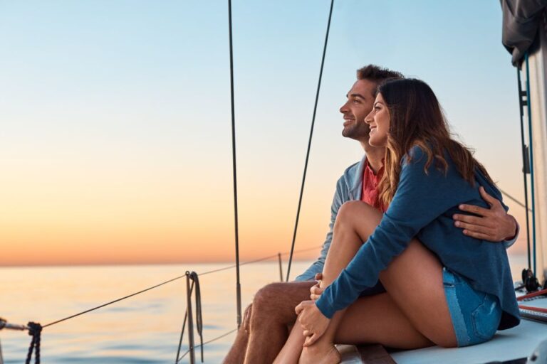 Barcelona: Romantic Private Sailing Tour