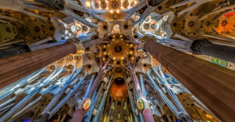 Barcelona: Sagrada Familia and City Tour With Hotel Pickup