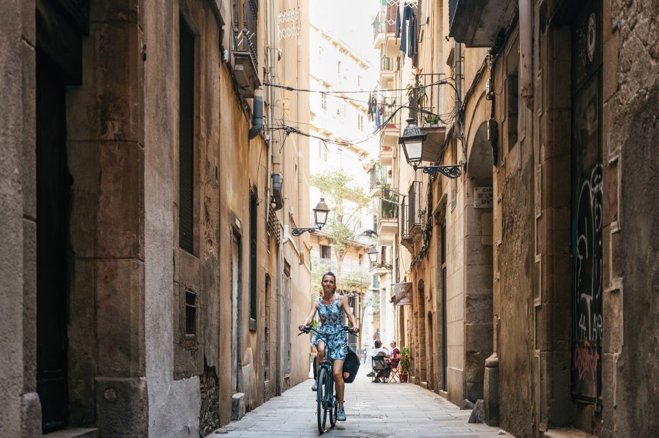 Barcelona: Sagrada Familia & City Sights Bike or E-Bike Tour - Tour Overview