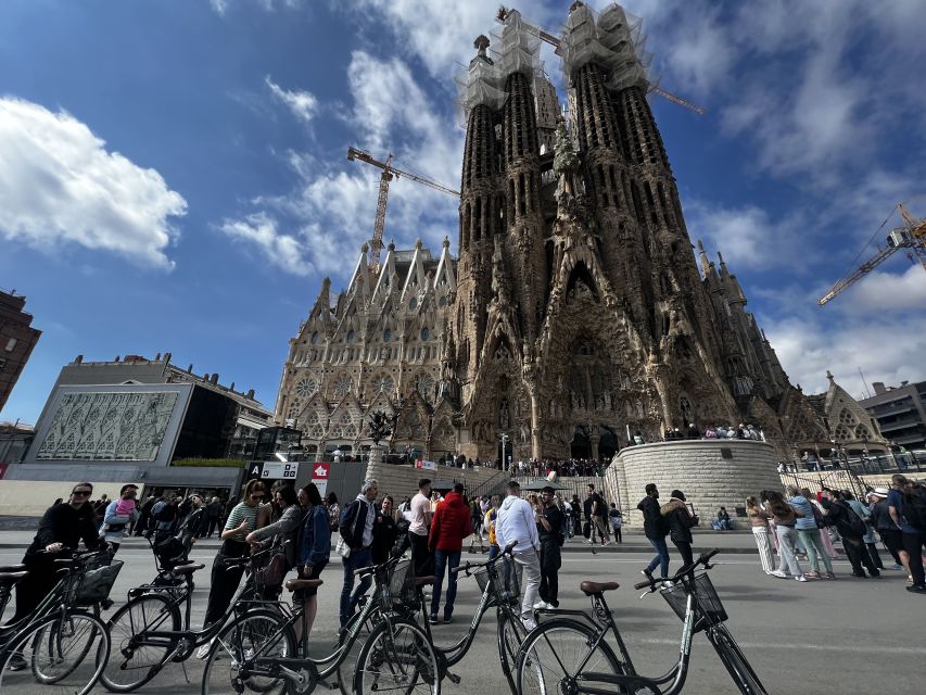 Barcelona: Sagrada Familia Electric Scooter or Bike Tour - Itinerary Highlights