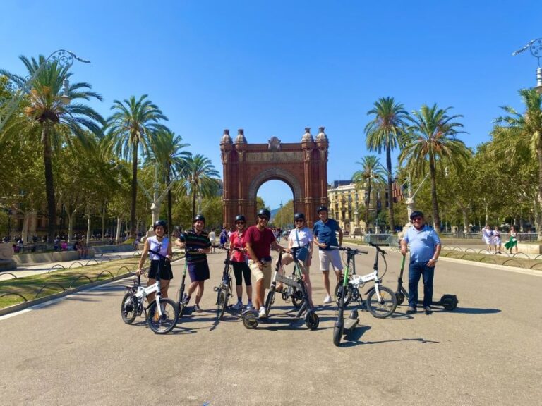 Barcelona: Sagrada Familia Private E-Scooter Tour