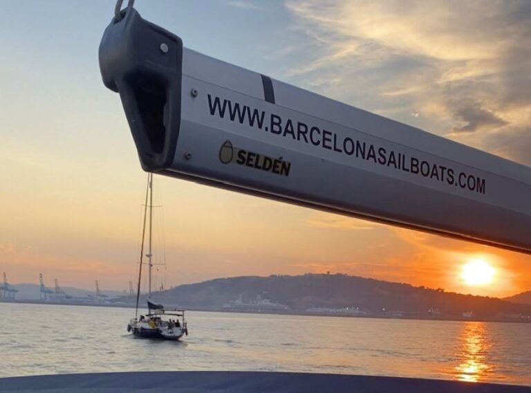 Barcelona: Sunset Boat Trip With Cava Wine