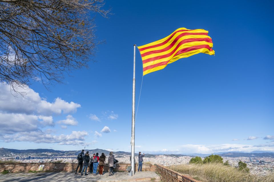 Barcelona: Walking Tour With Montjuic Castle & Cable Car - Tour Overview