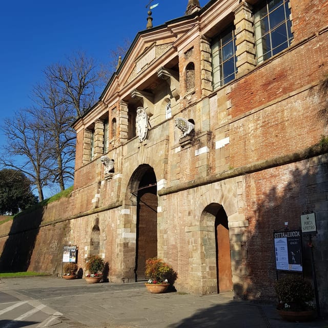 BASIC Lucca: Guided Tour of the Historic Center