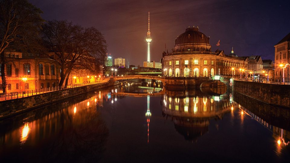 Berlin at Night: Romantic Moon Boat Ride - Overview of the Activity