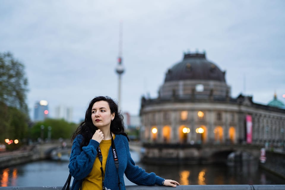 Berlin by Night: Private Photoshoot at Illuminated Cityscape - Overview of the Experience