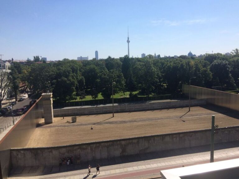 Berlin: Private Walking Tour With a Local Guide